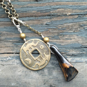 Relics With Cavities Lariat Necklace