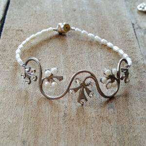 Lilies on the Vine Pearl Bracelet