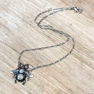 Split Chain Bee Necklace