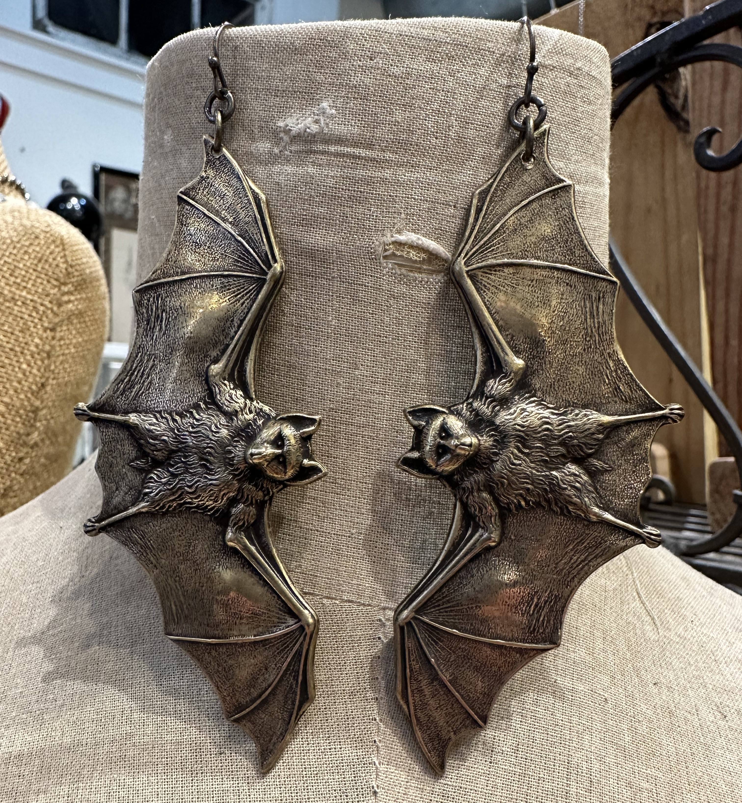 Vampire Necklace For Women Goth Vampire Bat Dangle Earrings For Women, Red Black Gems, Punk Style, Halloween Gothic Jewelry Gifts Accessories (Black Goth Necklace