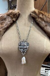 Honi Soit Qui Mal Y Pense Necklace - Image 3